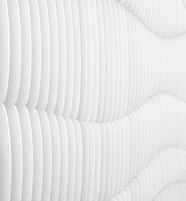 Photo de vagues et torsions de matelas blanc
